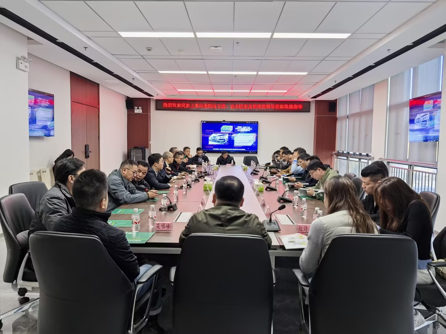 ���Ϻ���ί�ۺϹ�ί����ɽ��ί������ί�����ŵ��ÿ��¹ɷ�(����)