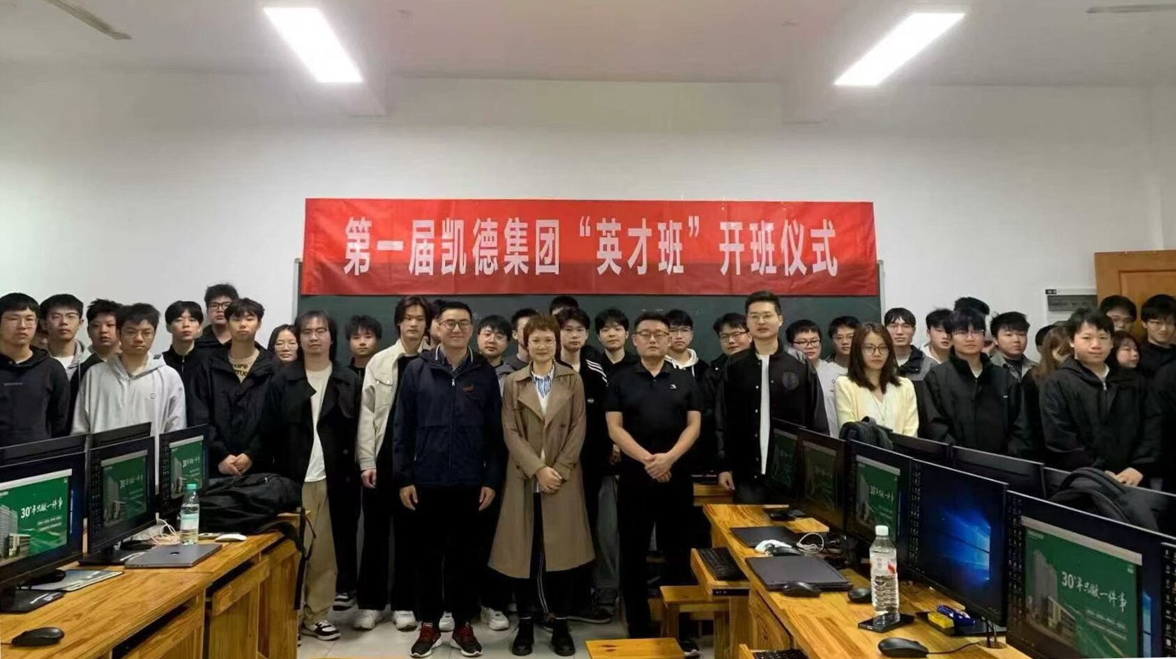 ��һ�쿭�¹ɷ�(����)��Ӣ�Űࡱ��ʽ����